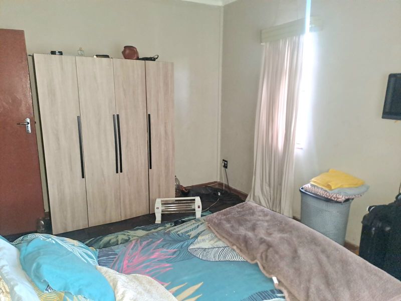COZY FIXER UPPER IN LEEUHOF. - Photo 6