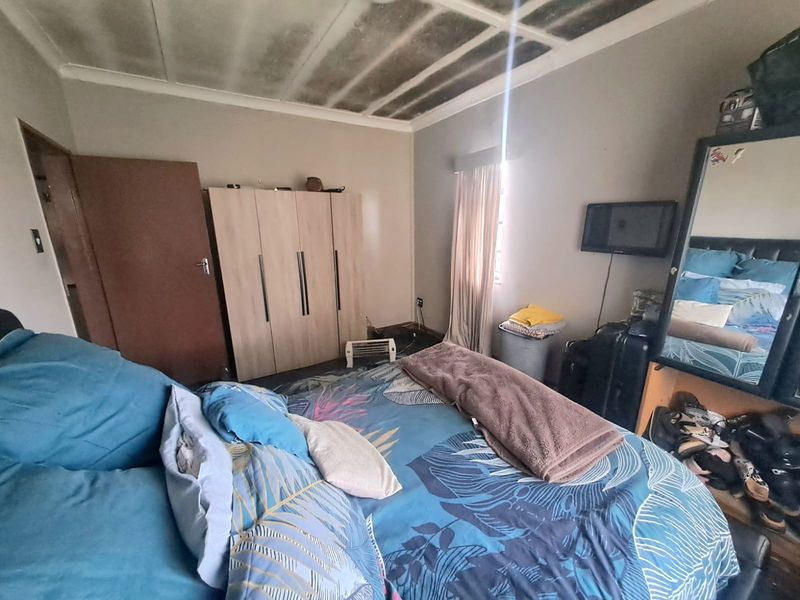 COZY FIXER UPPER IN LEEUHOF. - Photo 7