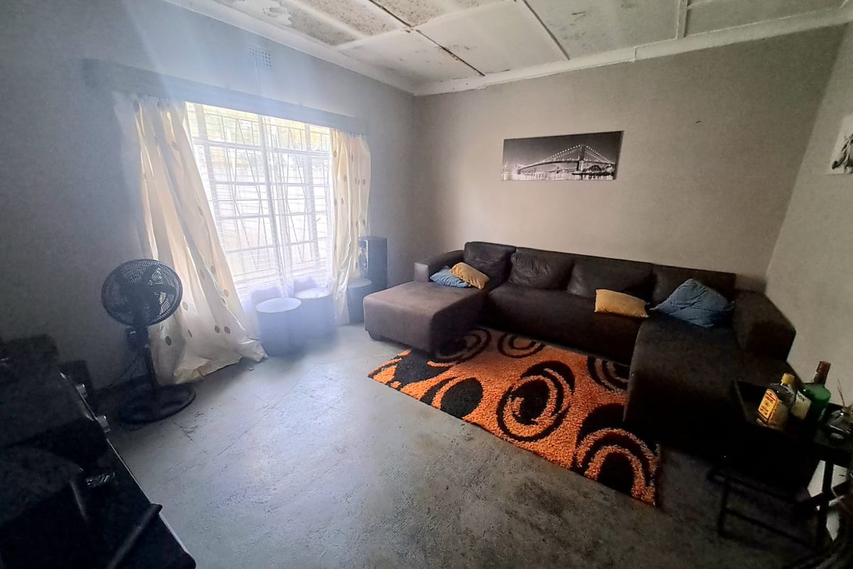 COZY FIXER UPPER IN LEEUHOF. - Photo 4