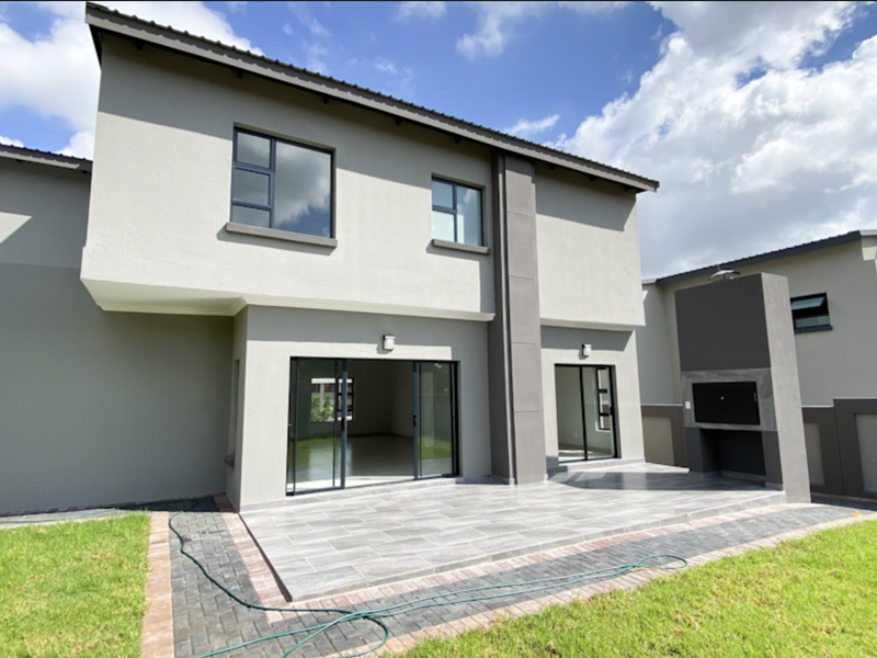 BEAUTIFUL FAMILY HOME IN WILDLIFE ESTATE! - Photo 7