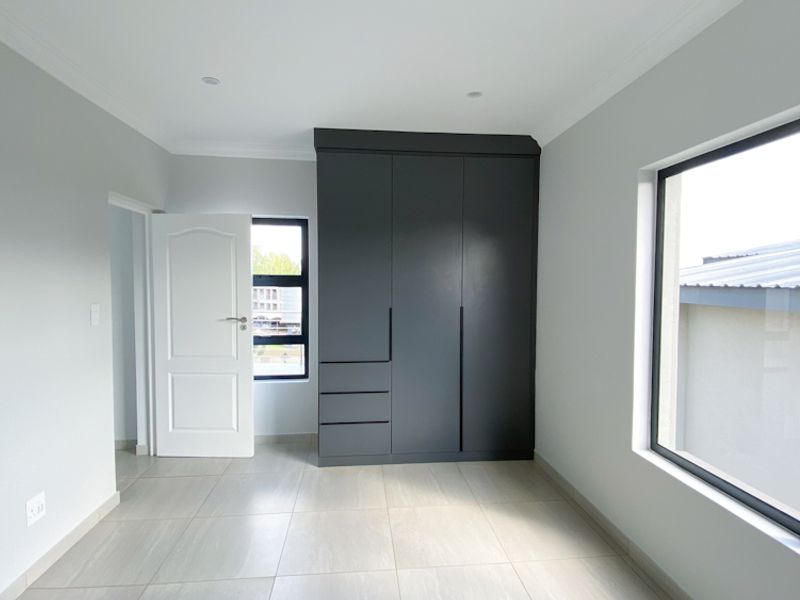BEAUTIFUL FAMILY HOME IN WILDLIFE ESTATE! - Photo 10