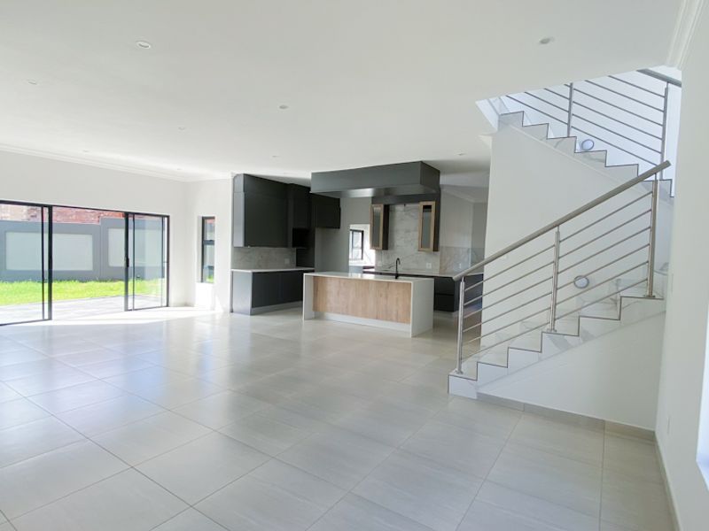 BEAUTIFUL FAMILY HOME IN WILDLIFE ESTATE! - Photo 9
