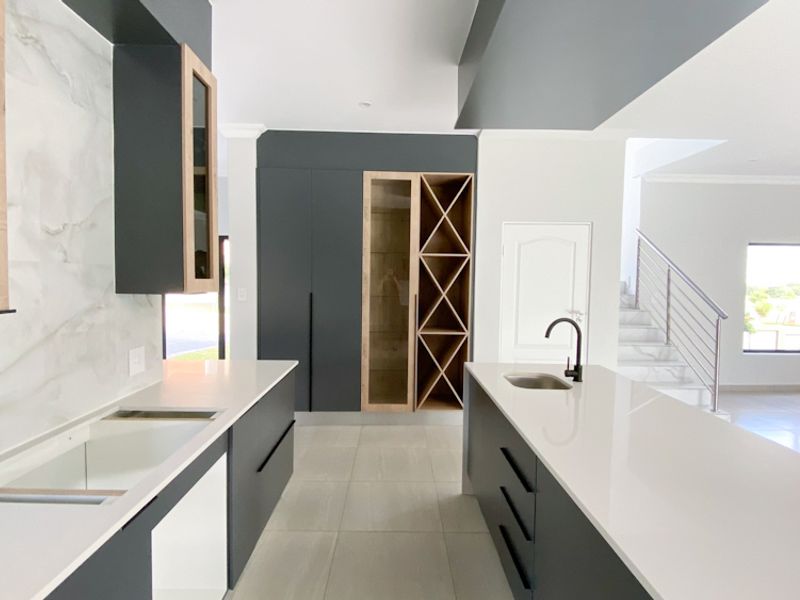 BEAUTIFUL FAMILY HOME IN WILDLIFE ESTATE! - Photo 8