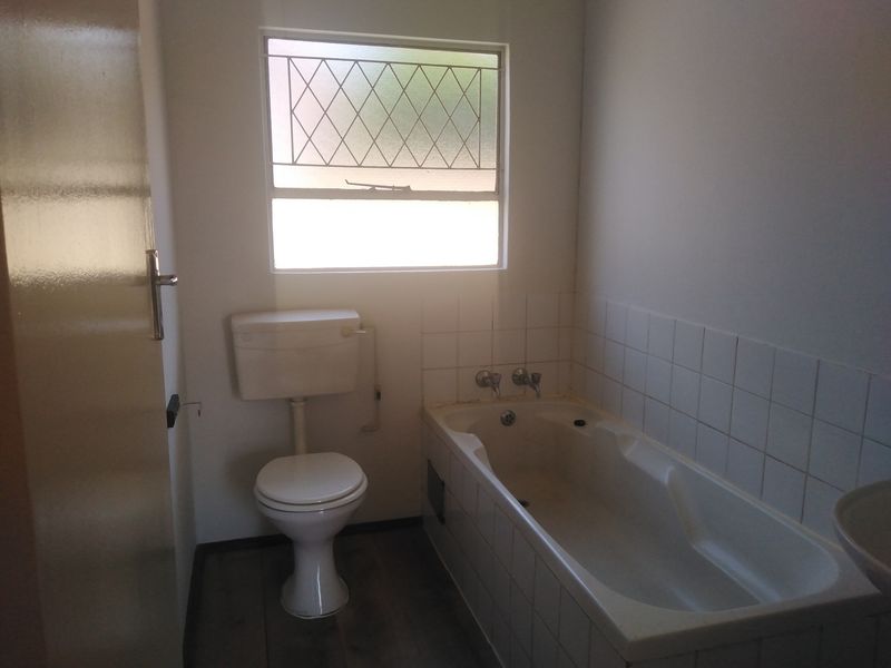 Perfect starter home or lock-up-and-go opportunity in the heart of Weltevreden Park - Photo 6