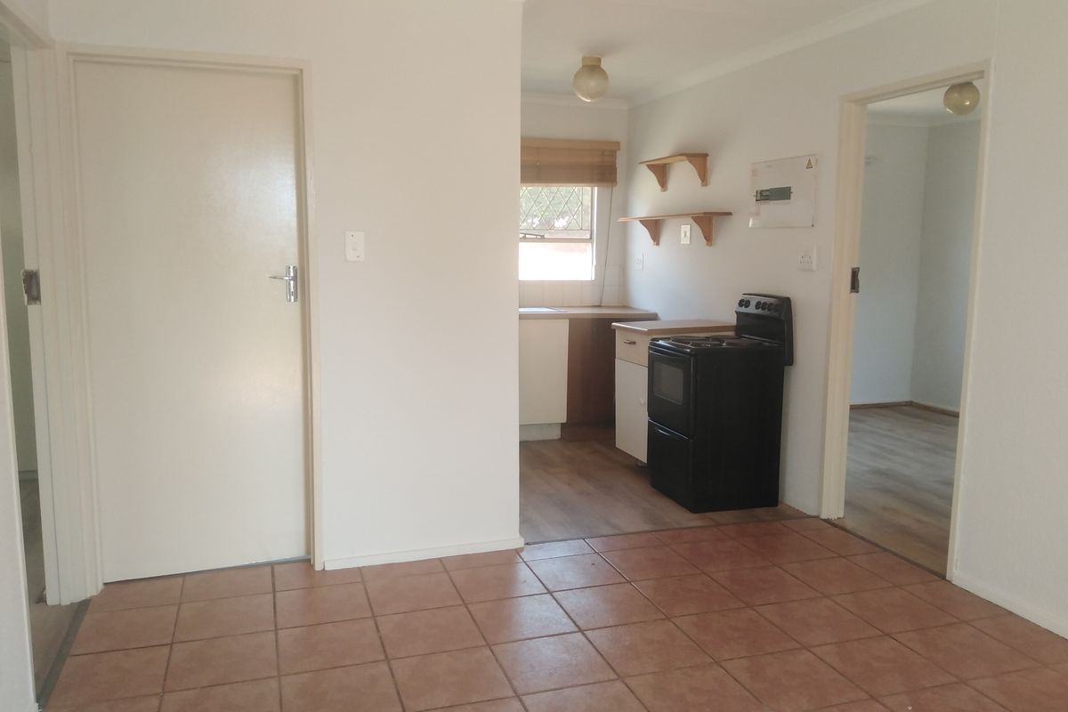 Perfect starter home or lock-up-and-go opportunity in the heart of Weltevreden Park - Photo 2
