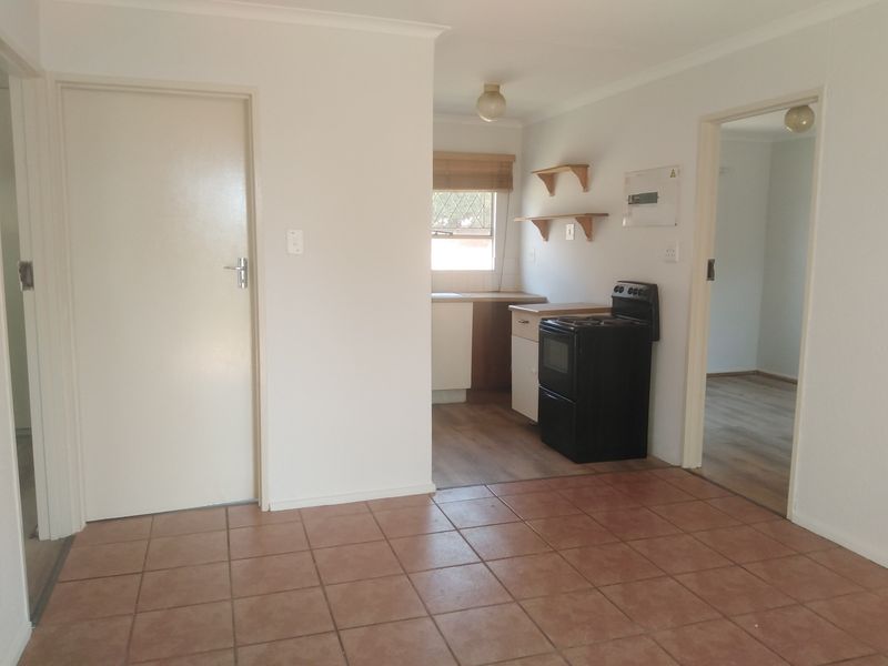 Perfect starter home or lock-up-and-go opportunity in the heart of Weltevreden Park - Photo 2