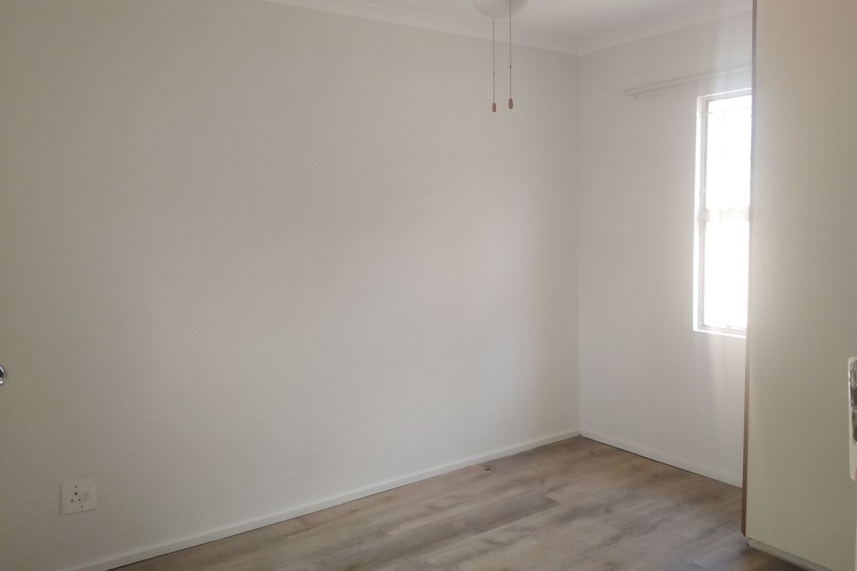 Perfect starter home or lock-up-and-go opportunity in the heart of Weltevreden Park - Photo 4