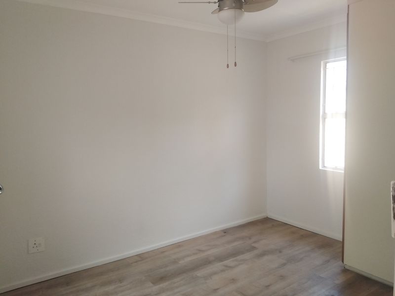 Perfect starter home or lock-up-and-go opportunity in the heart of Weltevreden Park - Photo 4