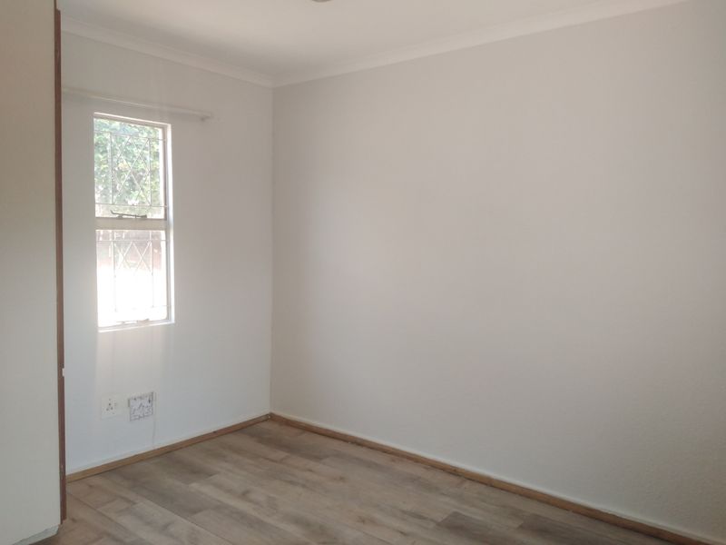 Perfect starter home or lock-up-and-go opportunity in the heart of Weltevreden Park - Photo 7