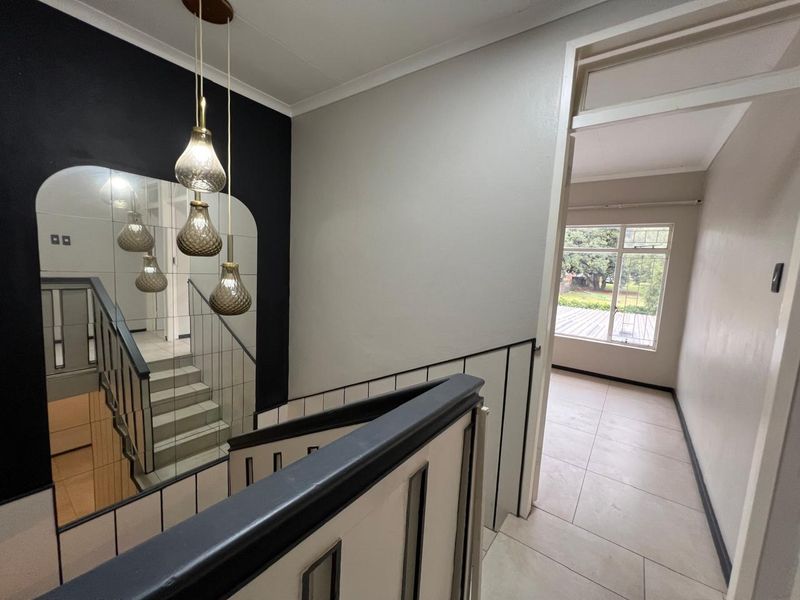 Renovated 3 Bedroom Duplex For Sale! - Photo 6