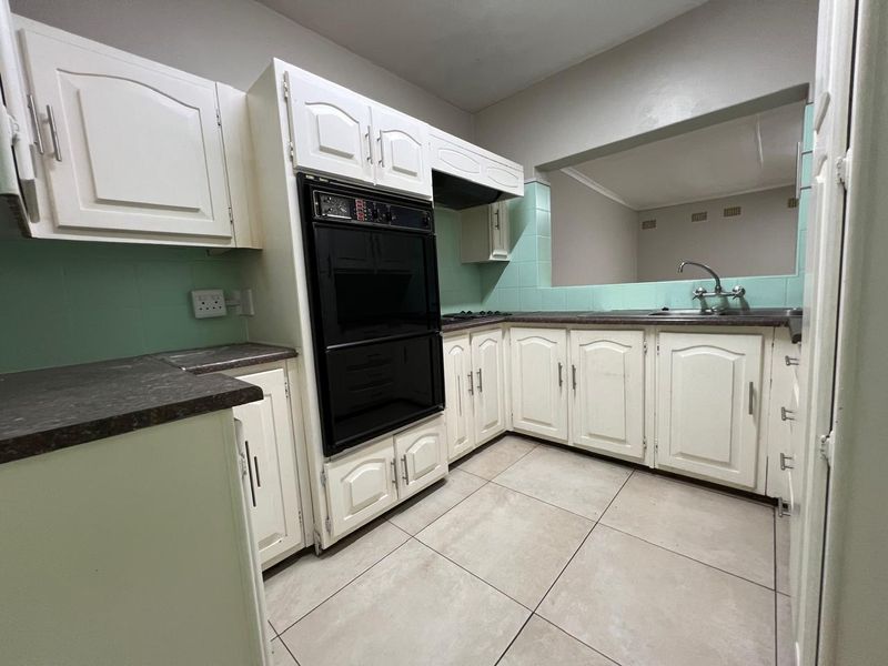 Renovated 3 Bedroom Duplex For Sale! - Photo 3