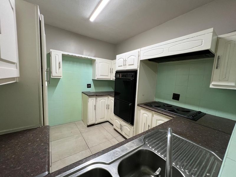 Renovated 3 Bedroom Duplex For Sale! - Photo 4