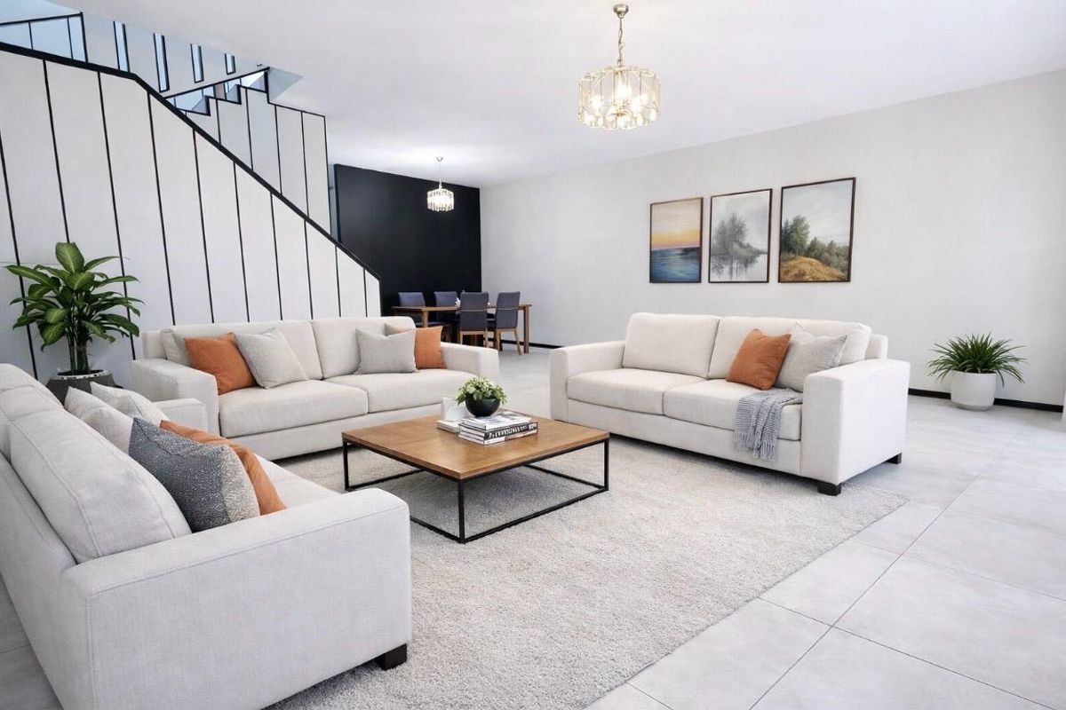 Renovated 3 Bedroom Duplex For Sale! - Photo 2