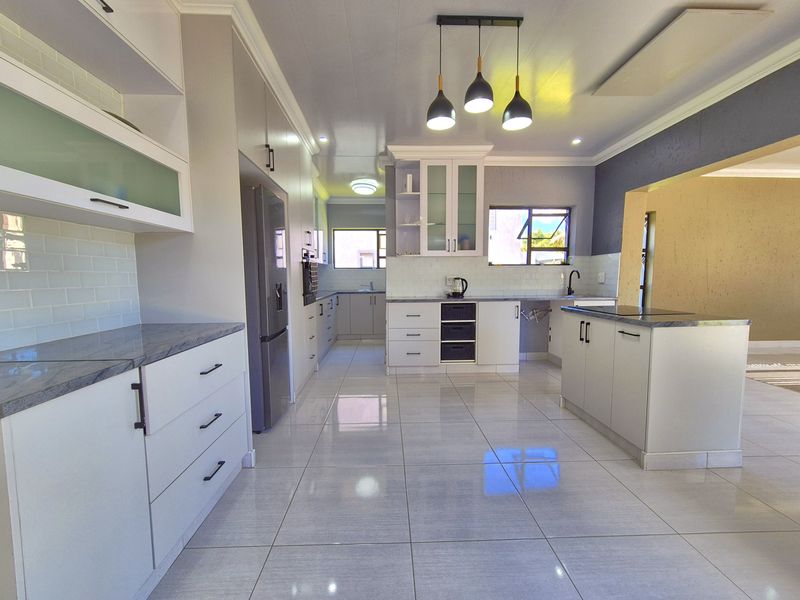 Neat Villa For Sale in Helderwyk Estate! - Photo 4