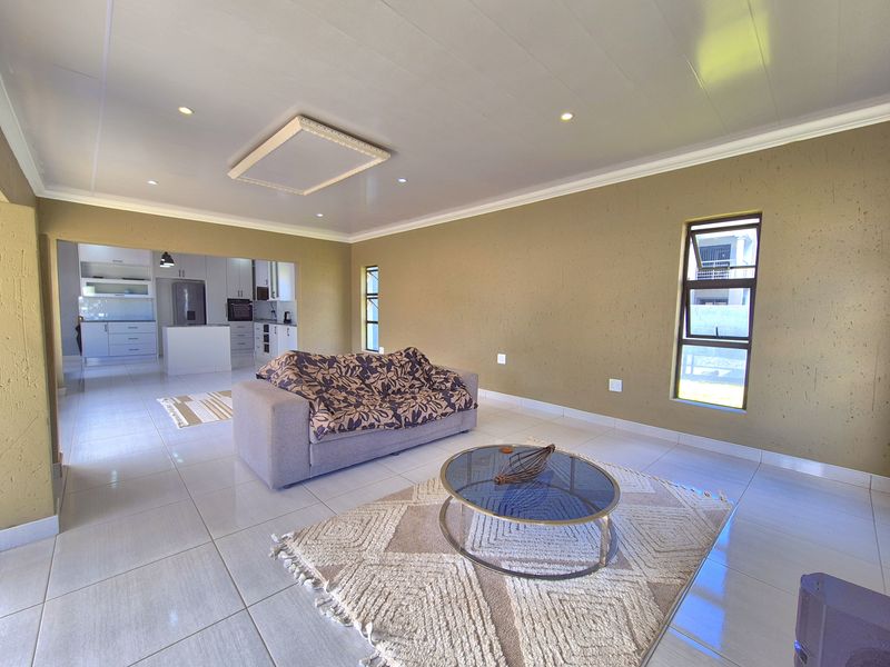 Neat Villa For Sale in Helderwyk Estate! - Photo 9