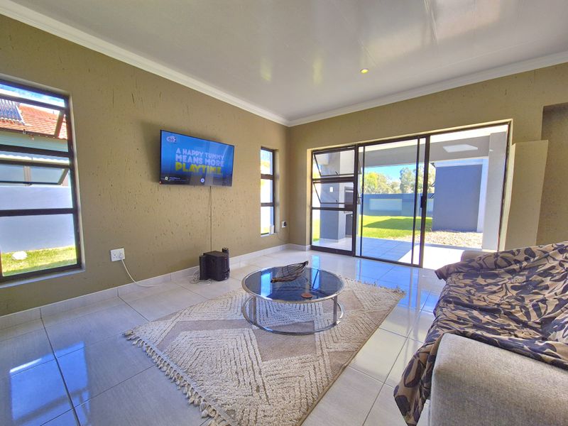 Neat Villa For Sale in Helderwyk Estate! - Photo 8