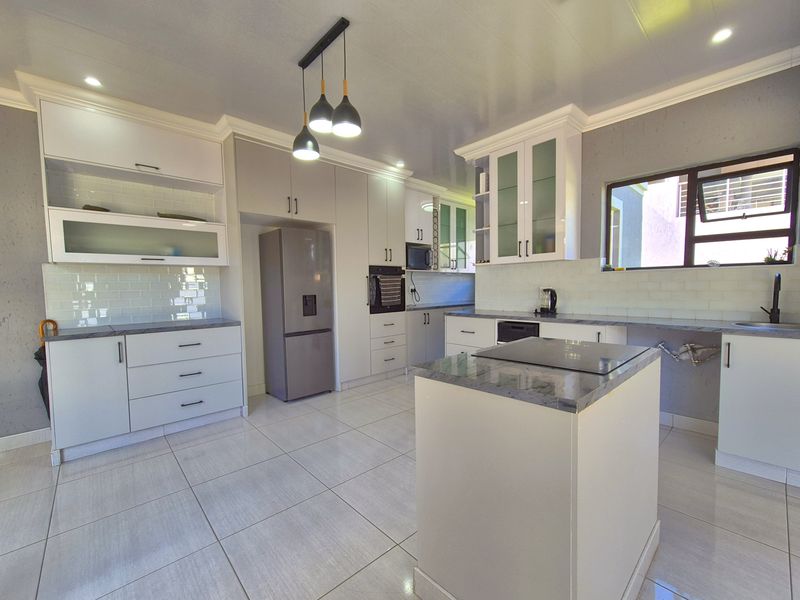 Neat Villa For Sale in Helderwyk Estate! - Photo 5