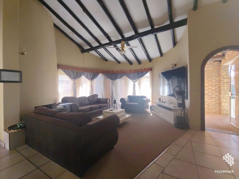 Beautiful Family Home – Comfort, Space & Entertainment - Photo 4