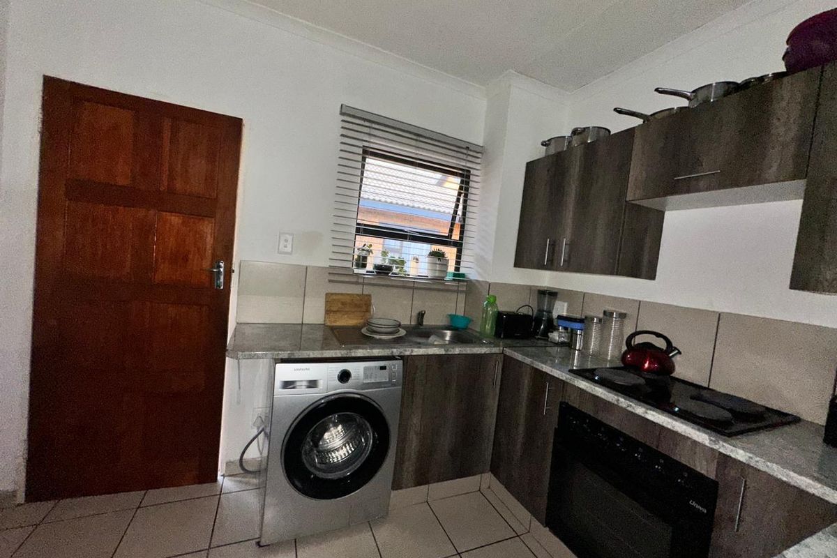 Perfect modern unit curated for a young couple or family - Photo 4