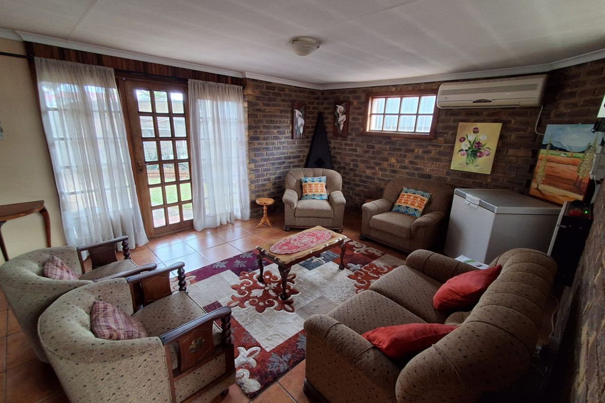 Your Dream Family Retreat Awaits! - Photo 2