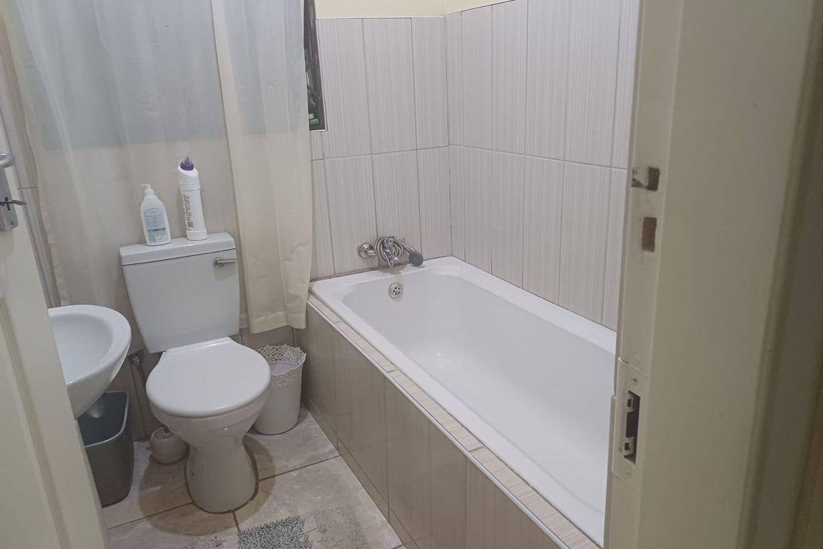 Beautiful Family Home in Miami Sands. - Photo 4