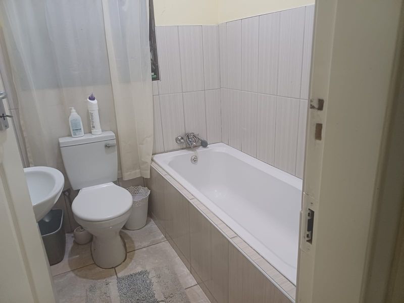 Beautiful Family Home in Miami Sands. - Photo 4