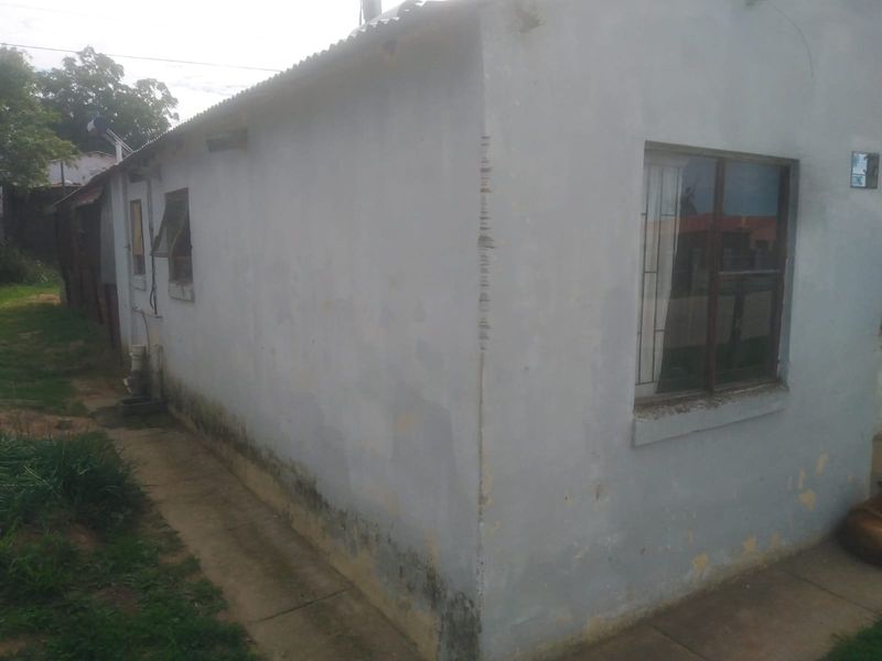Safe and Secure Starter Home - Photo 2