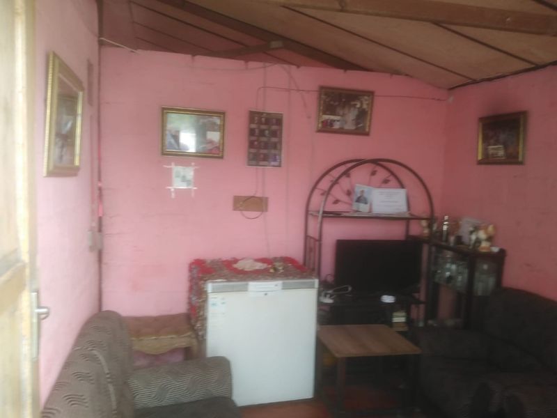 Safe and Secure Starter Home - Photo 3
