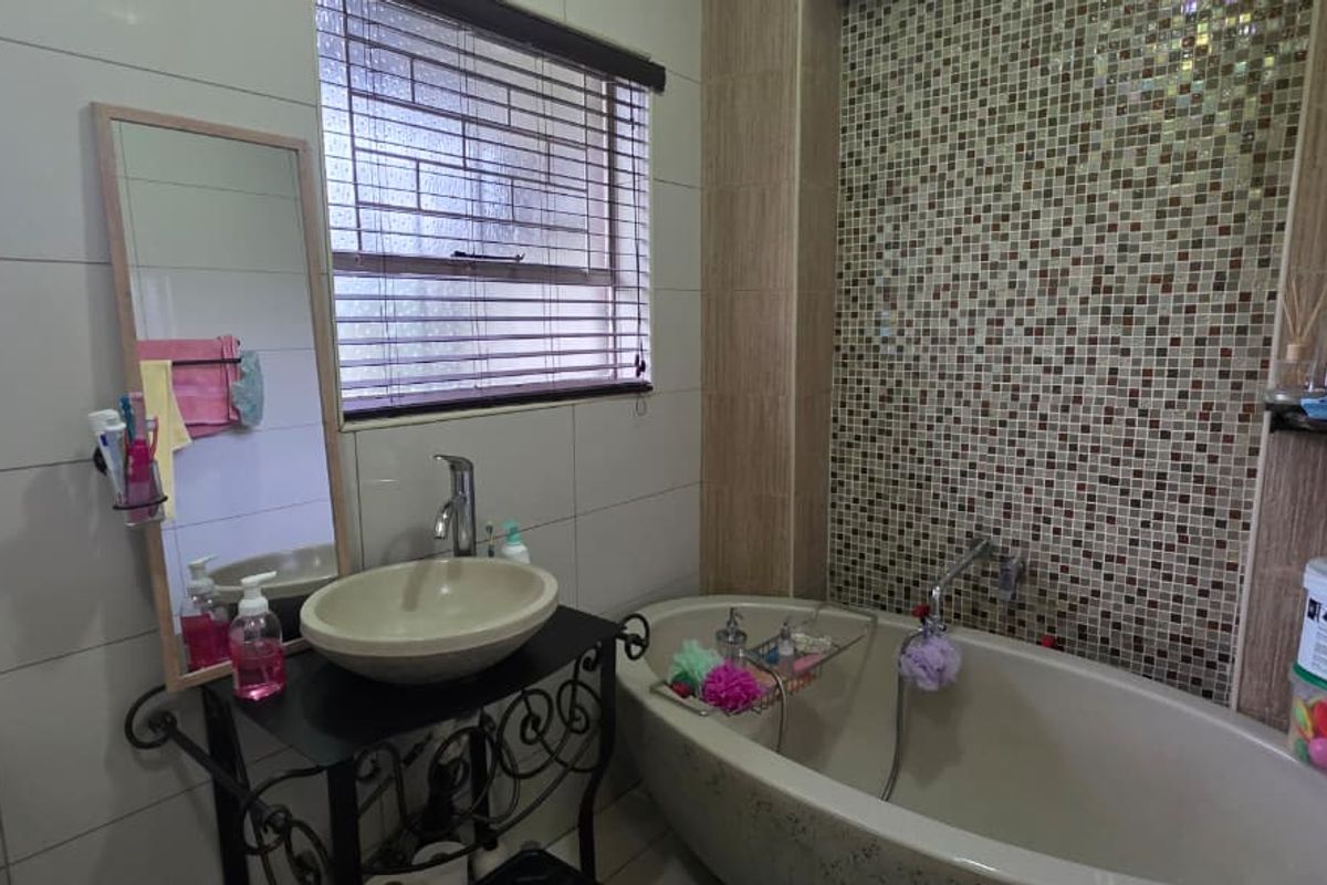 Charming Family Home in the Heart of SE 2 – Exceptional Value! - Photo 5