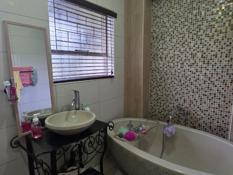 Charming Family Home in the Heart of SE 2 – Exceptional Value! - Photo 5