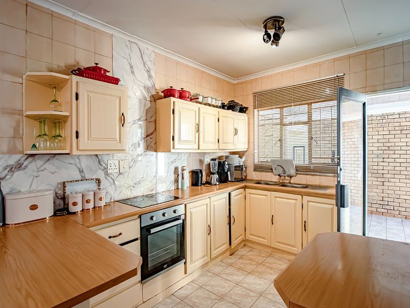 4 Bedroom Family Home on Offer! - Photo 10