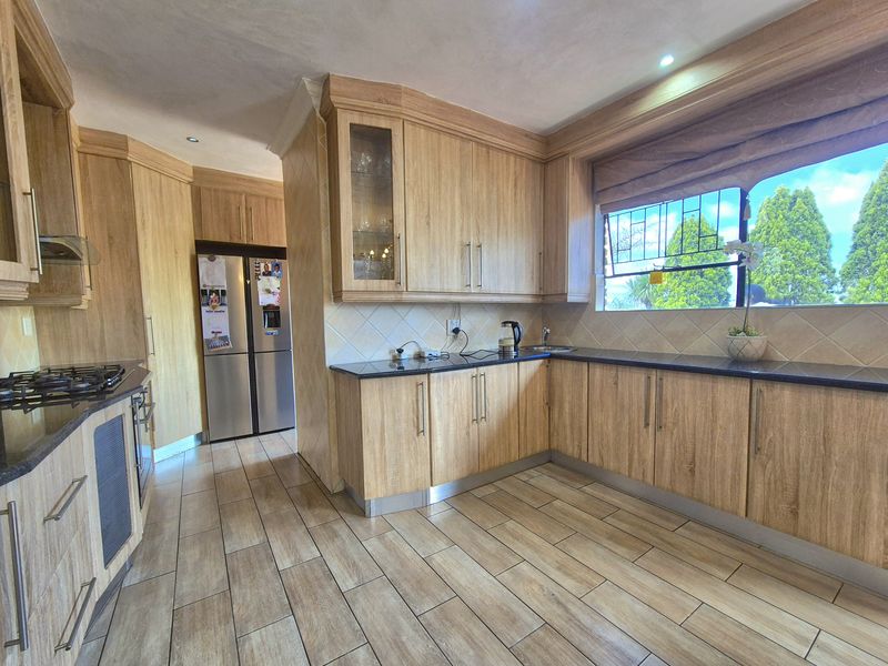 Massive All You Need Family Home For Sale - Photo 4