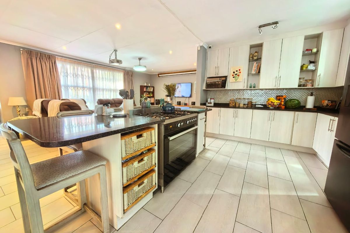 Stunning property for sale in Sasolburg in a prime area - Photo 3