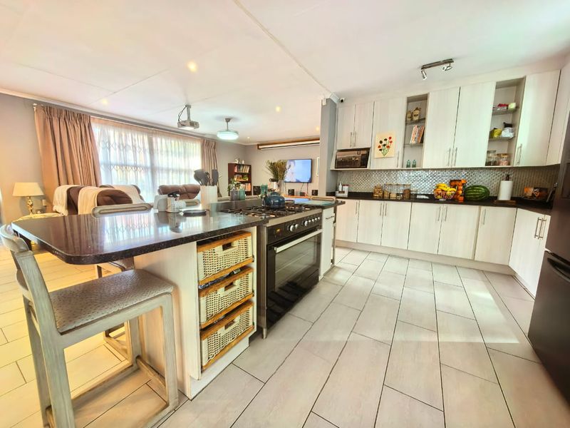 Stunning property for sale in Sasolburg in a prime area - Photo 3