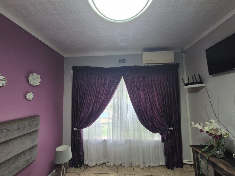 !ENTERTAINER'S DREAM HOME IN PEACEFUL PARADISE - Photo 4