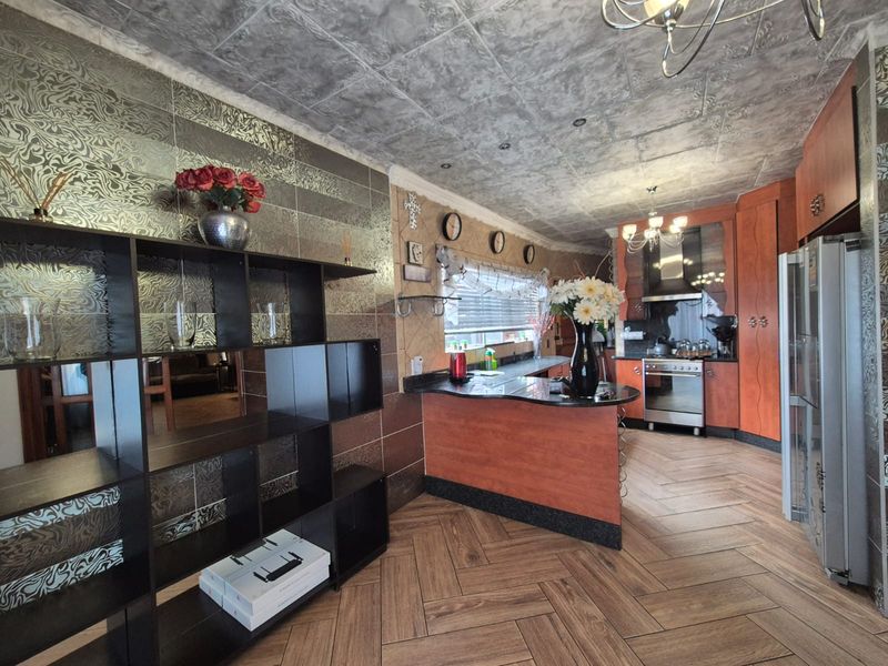 !ENTERTAINER'S DREAM HOME IN PEACEFUL PARADISE - Photo 7
