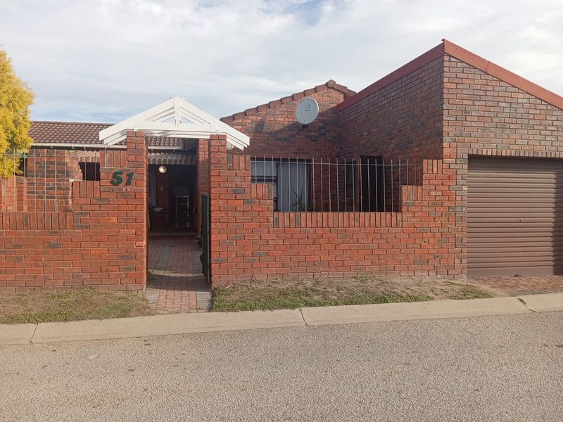 Charming 2 Bedroom Home – Perfect Lock-Up & Go - Photo 1
