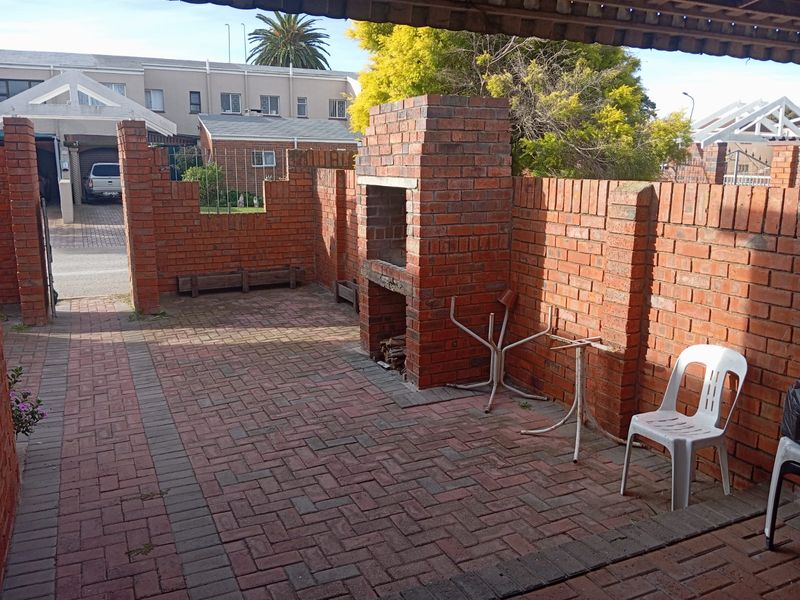 Charming 2 Bedroom Home – Perfect Lock-Up & Go - Photo 4