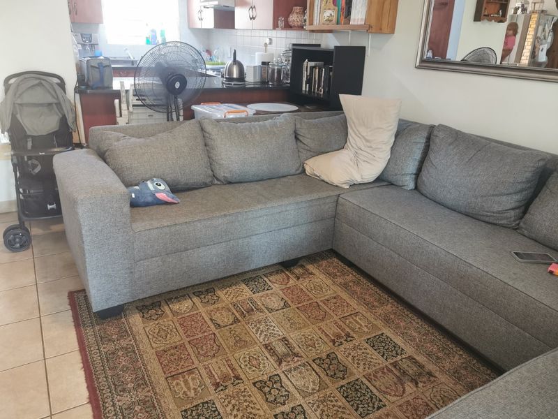 Spacious Townhouse with Double Garage & Great Location - Photo 8