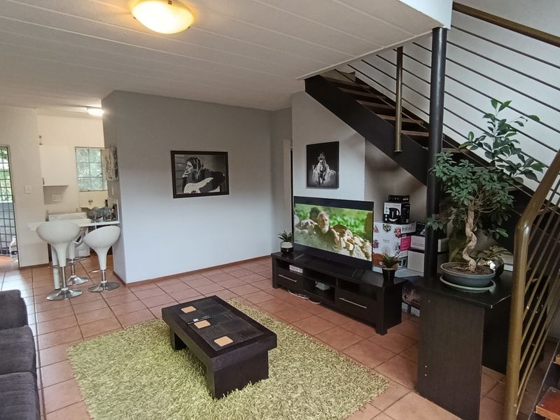 Loft Living with Sunset Views in Sought-After Rietvalleirand - Photo 6