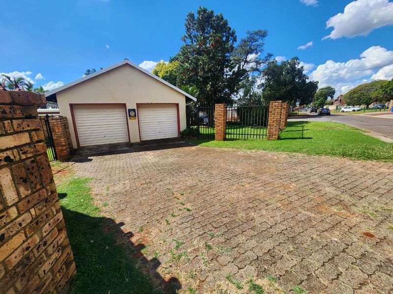 House For Sale In Pretoria - Photo 2