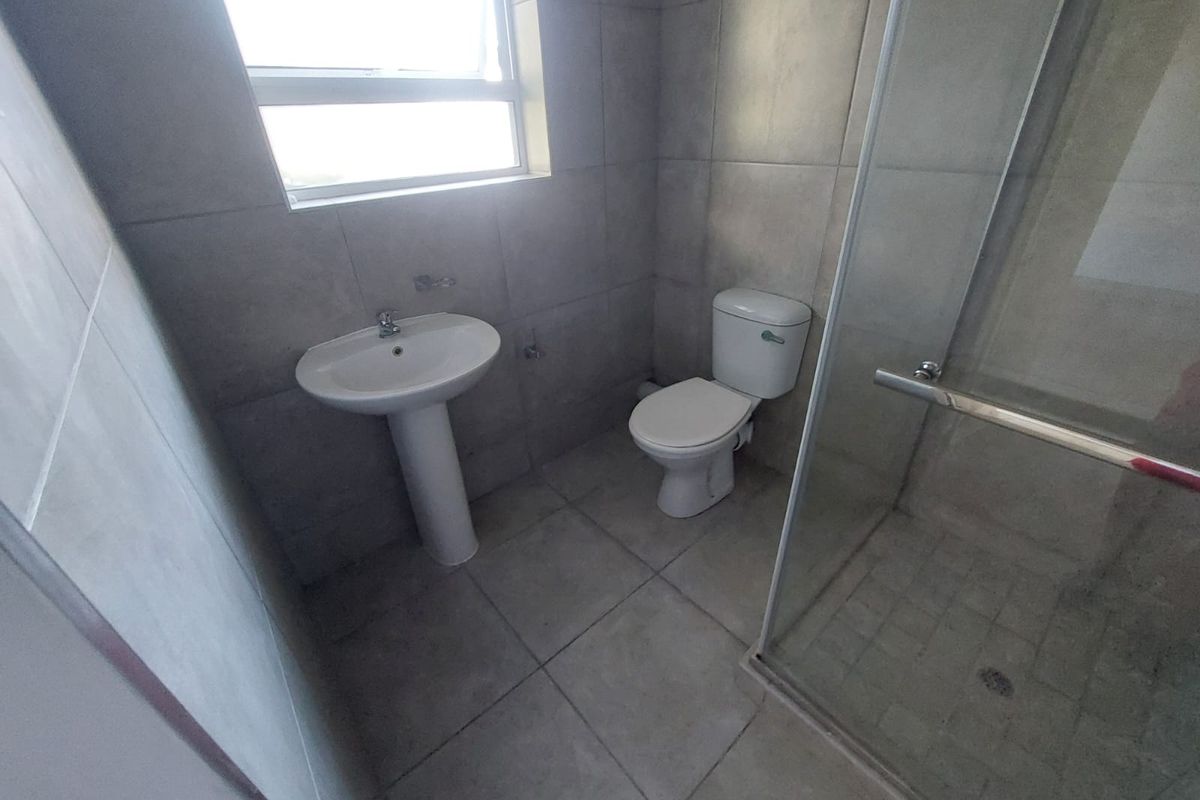 1 Bedroom Apartment in a newly built complex with immaculate finishes - Photo 3