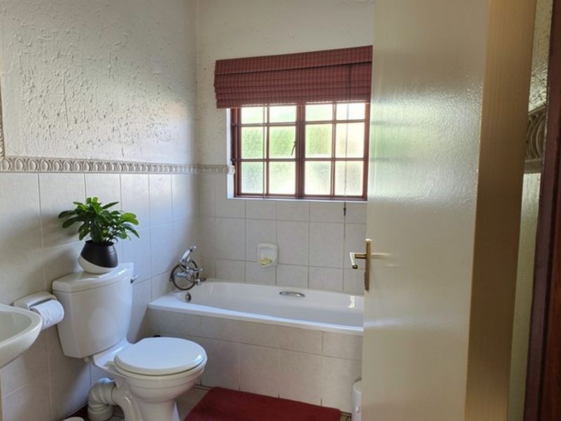 2 Bedroom Townhouse for Sale in Lynton Manor, Lonehill - Photo 9