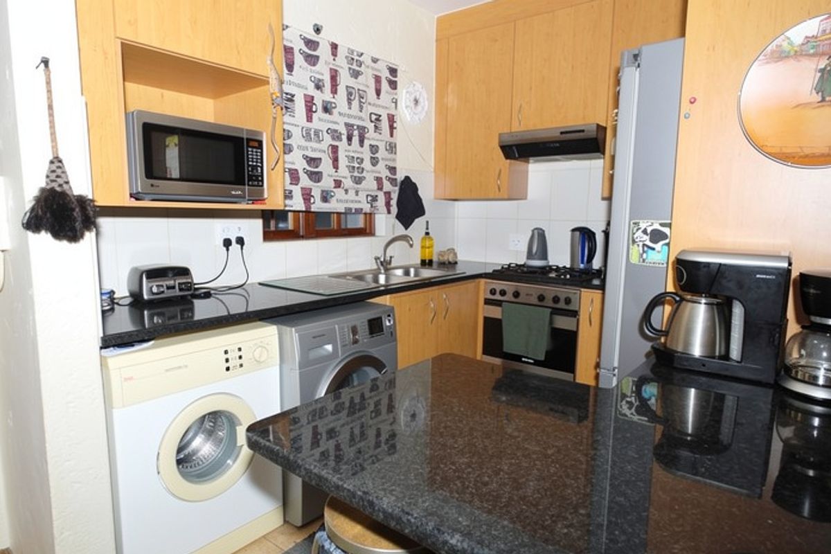2 Bedroom Townhouse for Sale in Lynton Manor, Lonehill - Photo 3