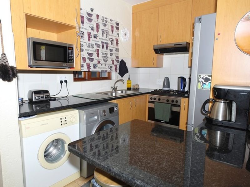 2 Bedroom Townhouse for Sale in Lynton Manor, Lonehill - Photo 3