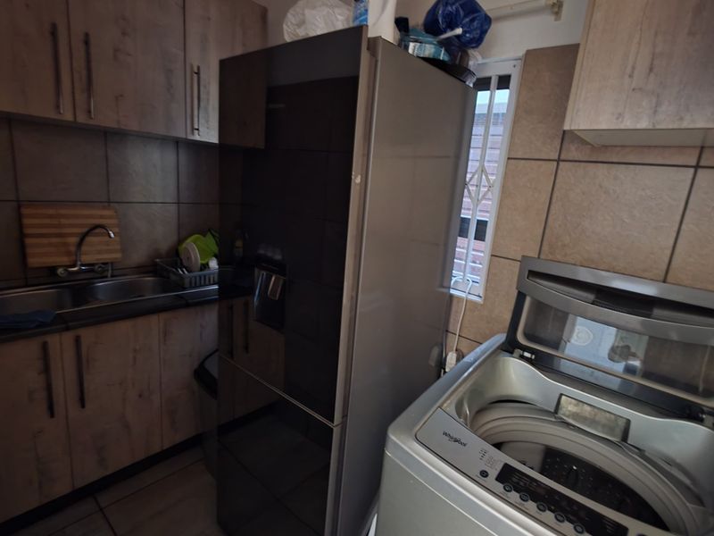Large Family Home with Separate Flatlet & Excellent Amenities - Photo 10