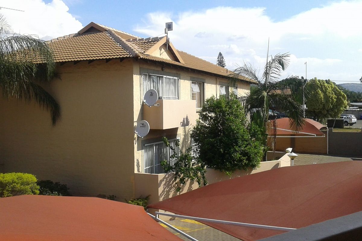 Practical Living with Space, Convenience & Lock-Up-and-Go Appeal - Photo 2