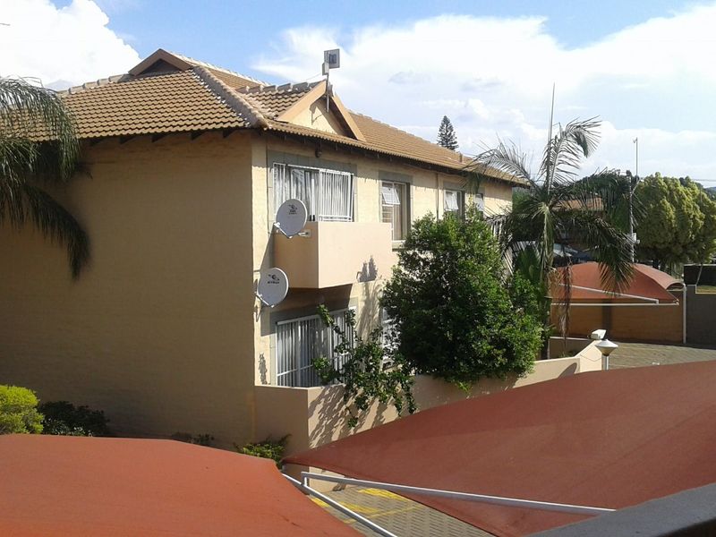 Practical Living with Space, Convenience & Lock-Up-and-Go Appeal - Photo 2