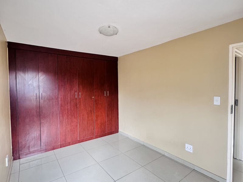 Modern 3-Bedroom Townhouse in Die Heuwel – Comfort Meets Convenience - Photo 10