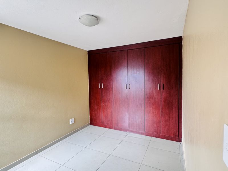 Modern 3-Bedroom Townhouse in Die Heuwel – Comfort Meets Convenience - Photo 9